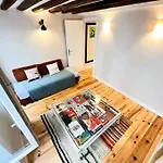 10Th Arrondissement Cozy Retreat